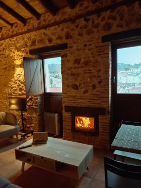 Balcón de la Moreria con chimenea
